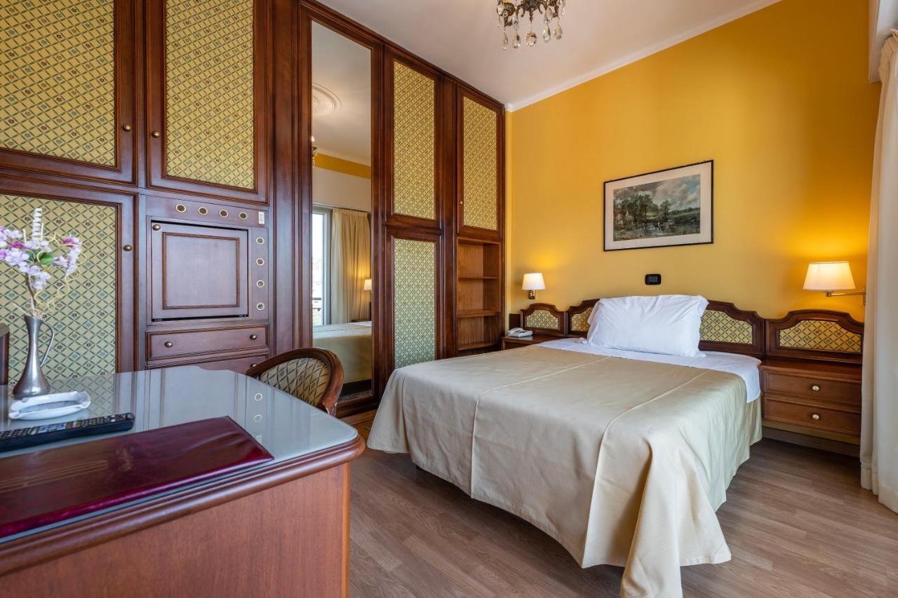 Hotel Bellevue Et Mediterranée Diano Marina Buitenkant foto