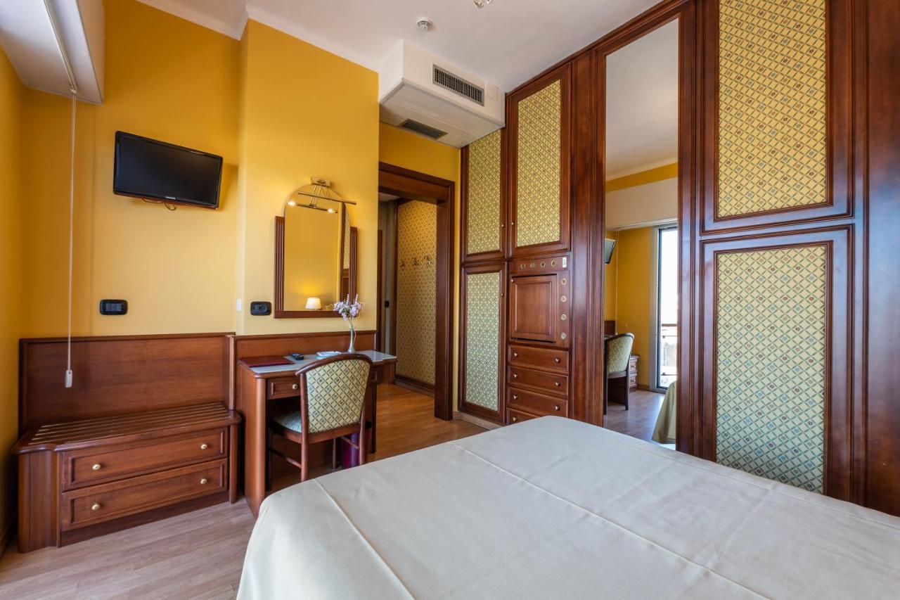 Hotel Bellevue Et Mediterranée Diano Marina Buitenkant foto
