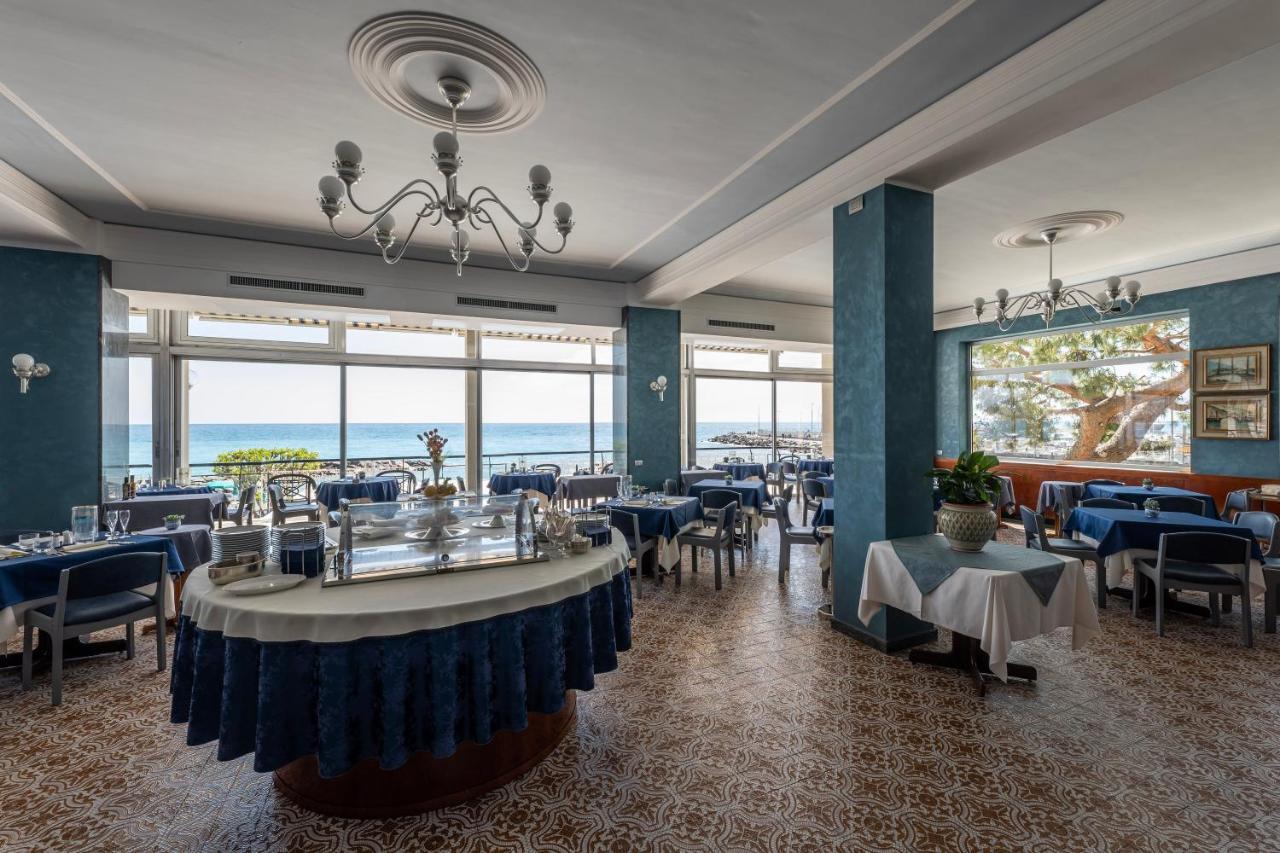 Hotel Bellevue Et Mediterranée Diano Marina Buitenkant foto