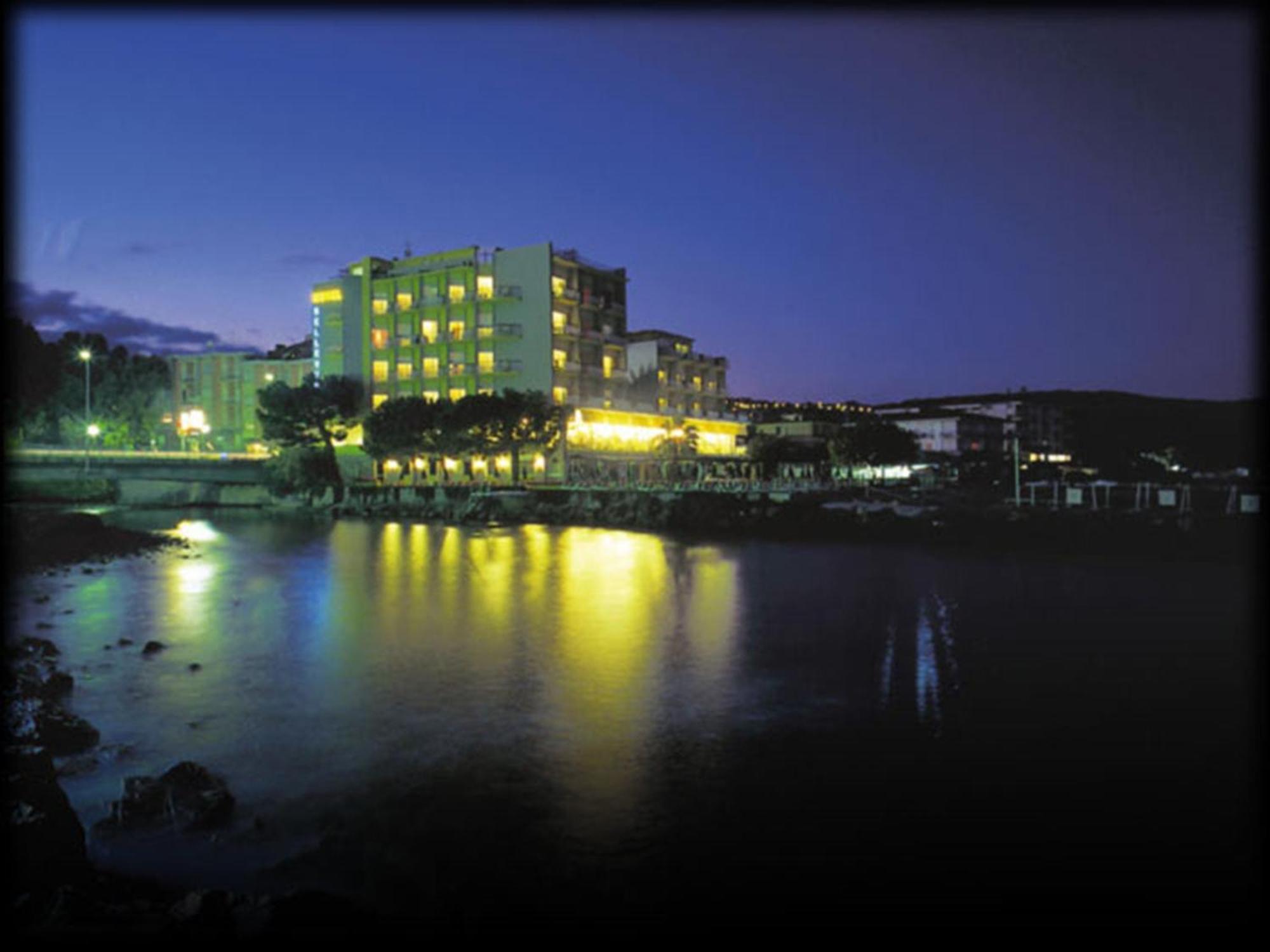 Hotel Bellevue Et Mediterranée Diano Marina Buitenkant foto