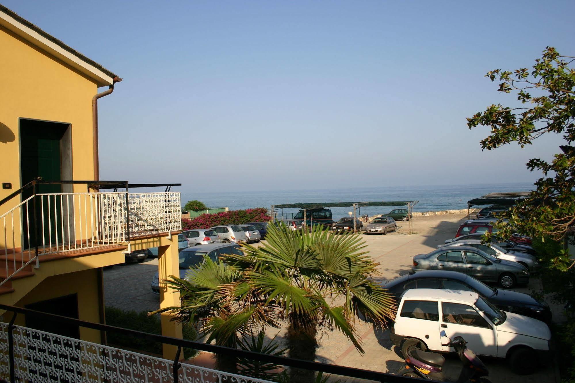 Hotel Bellevue Et Mediterranée Diano Marina Buitenkant foto