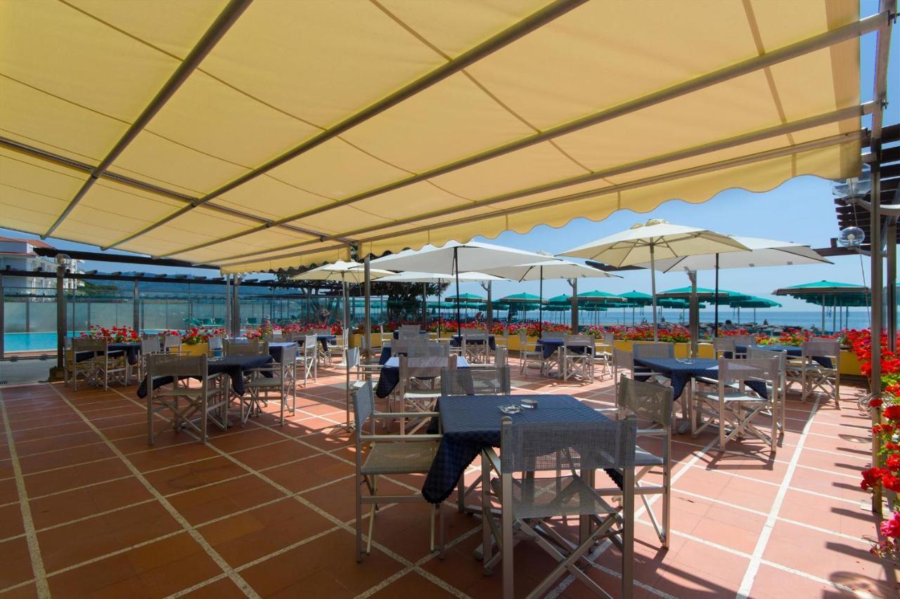 Hotel Bellevue Et Mediterranée Diano Marina Buitenkant foto